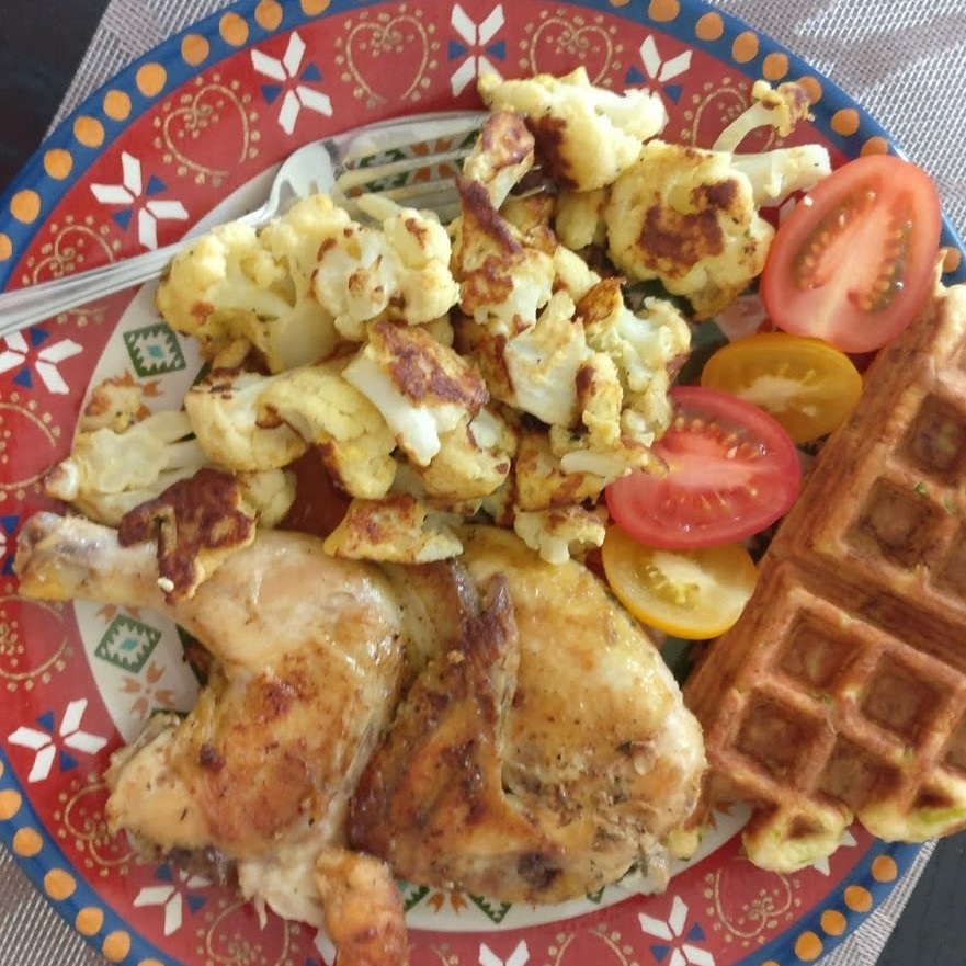 Zucchini Waffles with coliflower and chicken